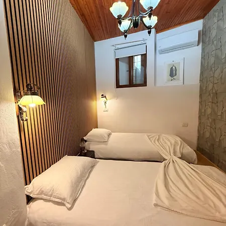 Old Town Guri Konukevi