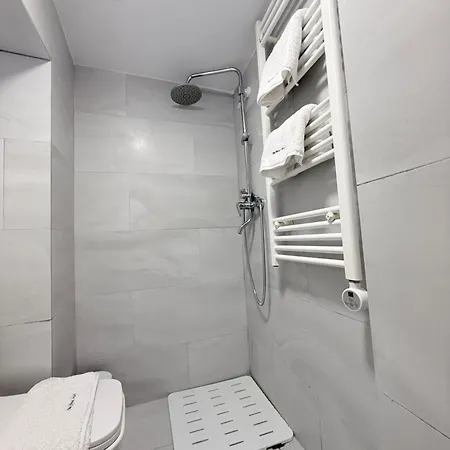 Konukevi Old Town Guri 3*