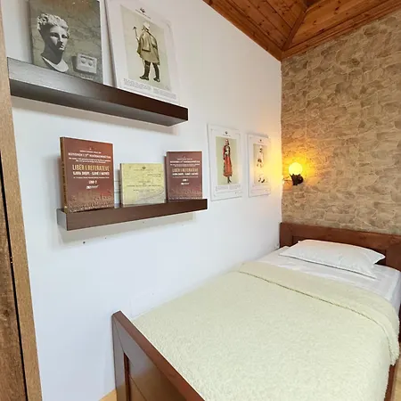 Old Town Guri Konukevi Berat