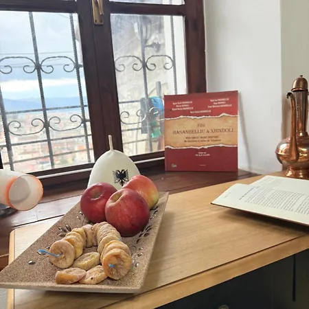 Old Town Guri Konukevi Berat