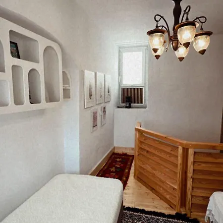 Konukevi Old Town Guri 3*