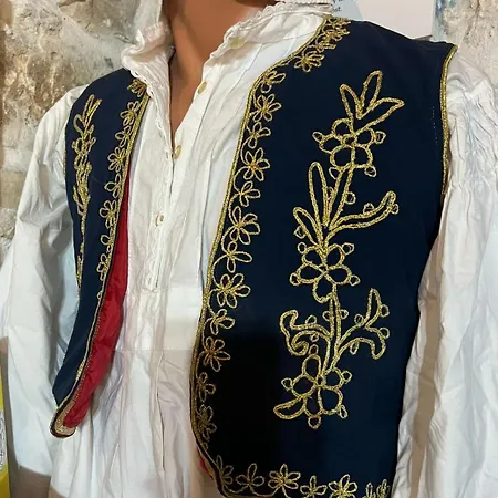 Konukevi Old Town Guri 3*