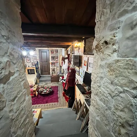 Old Town Guri Konukevi Berat