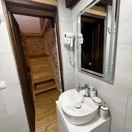 Old Town Guri 3* Berat