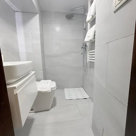 Old Town Guri 4* Μπεράτ