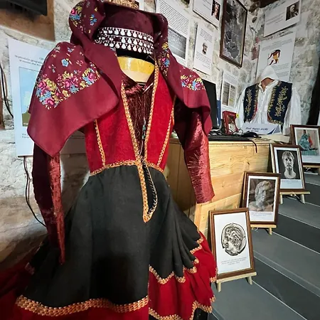 Πανσιόν Old Town Guri 4*