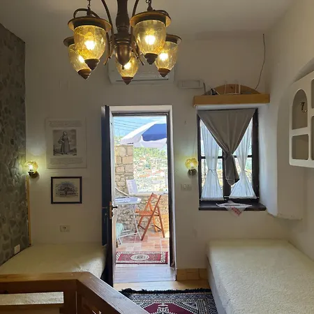 Old Town Guri 4*