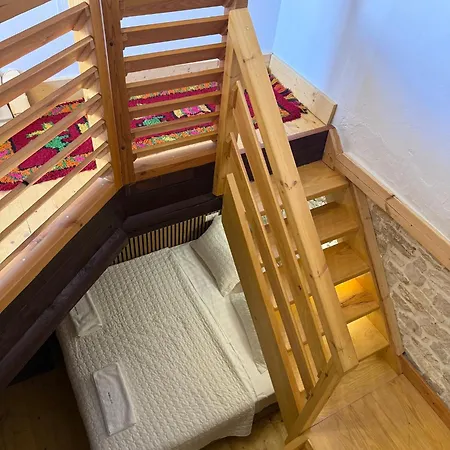 Old Town Guri 베라트